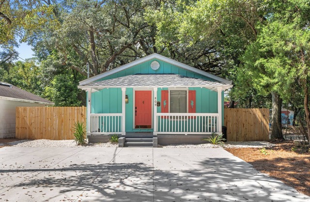 Beautiful completely remodeled pool home just minutes from downtown Pensacola