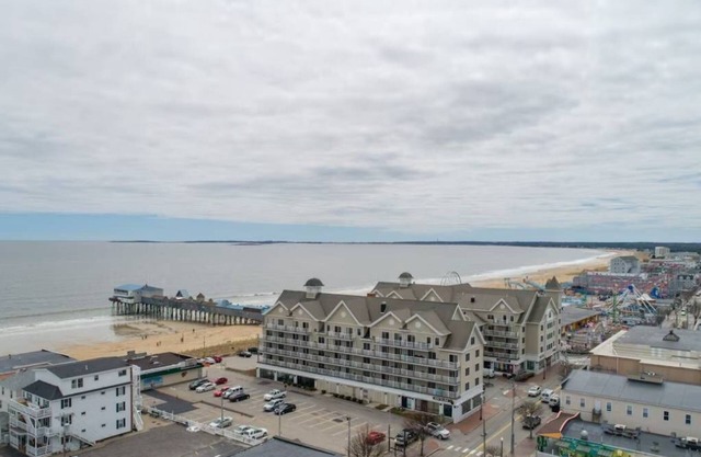 Beautiful Condo Just steps to Ocean at the Grand Victorian