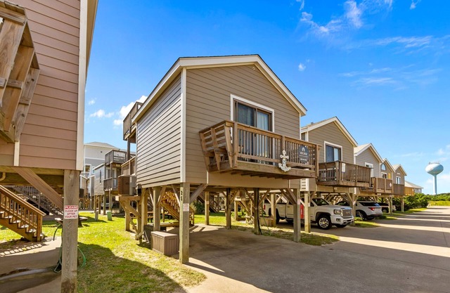 Beautiful Condo w/Central AC, Ocean View, Shared Pool, & Free WiFi