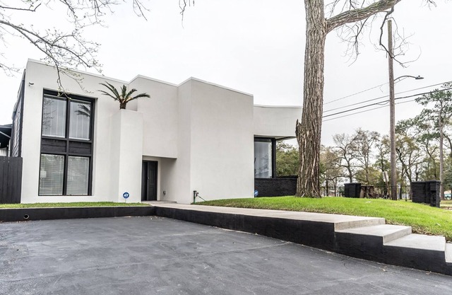 Beautiful Contemporary Mansion