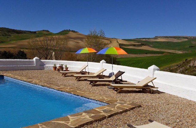Beautiful Cortijo with pool near Ronda