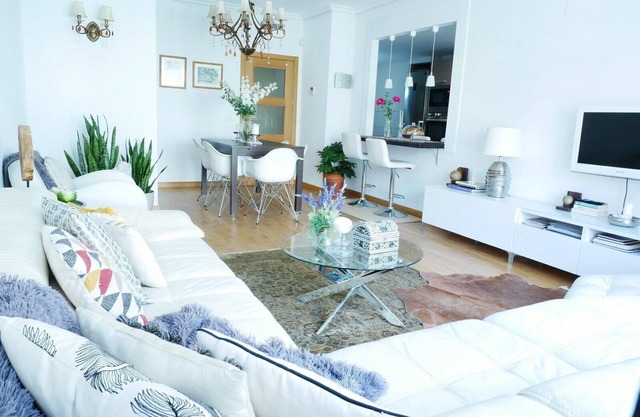 Beautiful, Cosy, Great Apartment Downtown, Near Beach. Ask for Parking.