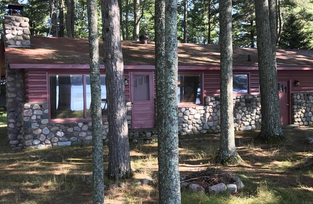 Beautiful cottage between two lakes near St. Germain WI