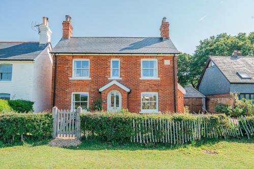 Beautiful Cottage in Brockenhurst with Forest View