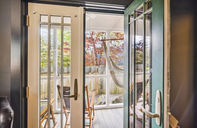 Beautiful Cottage Style Home in Quiet Downtown Neighborhood