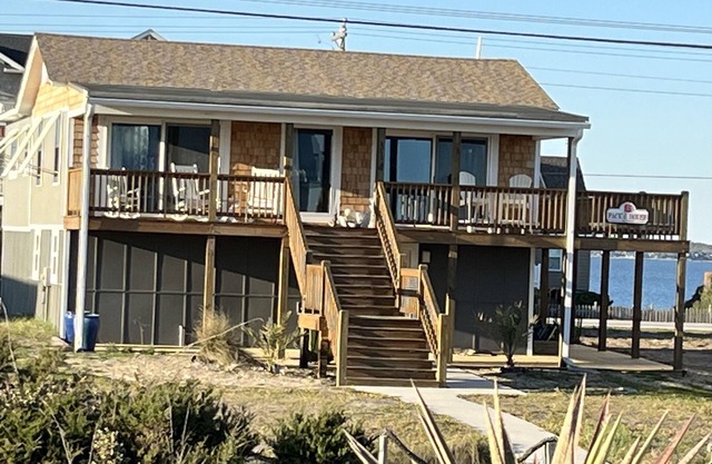 Beautiful cottage w/ocean views - steps away from the beach! Dog Friendly!
