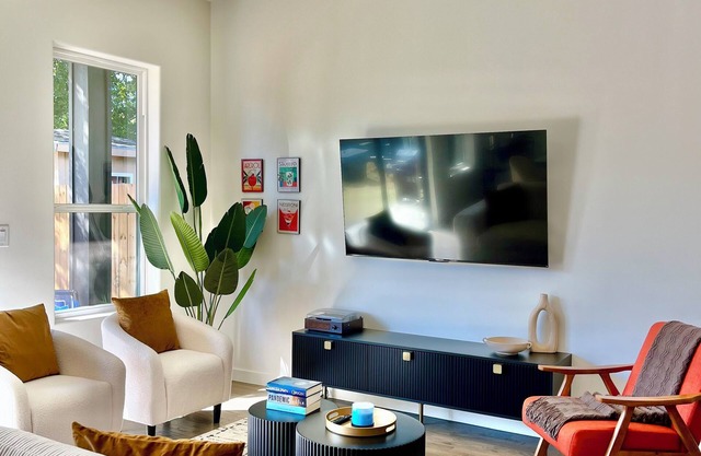 Beautiful, Cozy, Contemporary 4BR near Downtown Dallasn