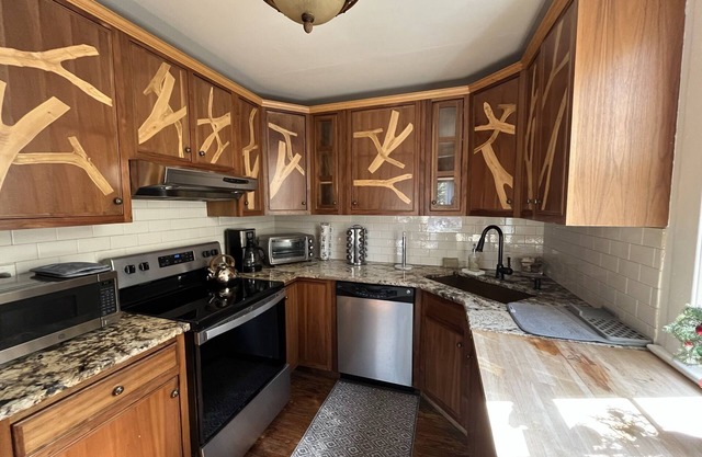 Beautiful Cozy Lakefront near farms, wineries, hiking, theme park & skiing !