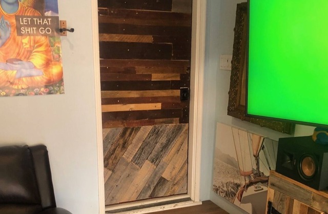 Beautiful craftsman cottage for 2 or 3-month rental