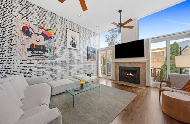 Beautiful Designer Townhome ~ Amazing Location! River West - 4-Bedroom/Unit 1