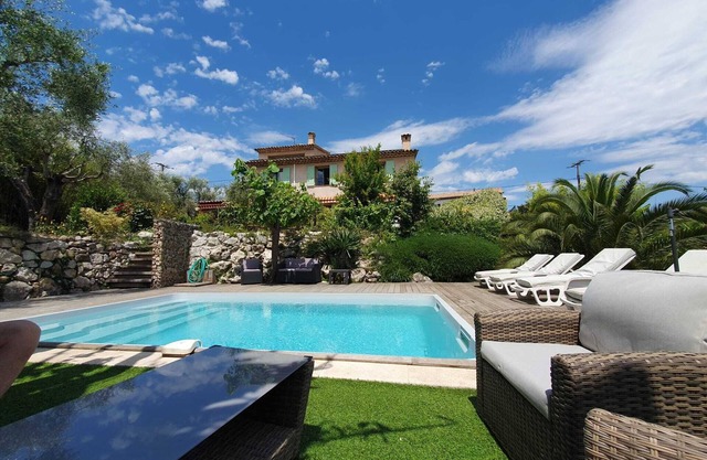 Beautiful detached villa with private heated pool near Vence