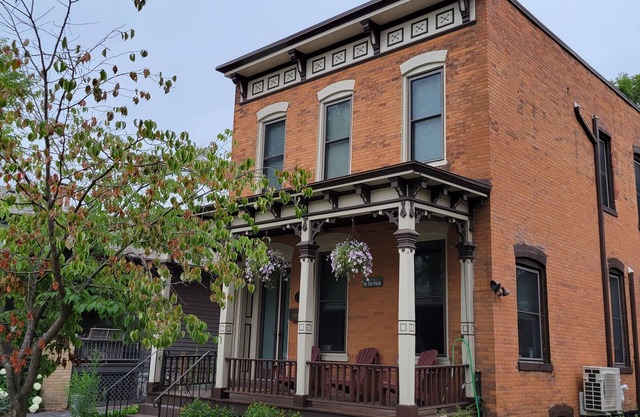 Beautiful Downtown Saratoga 4 bedroom