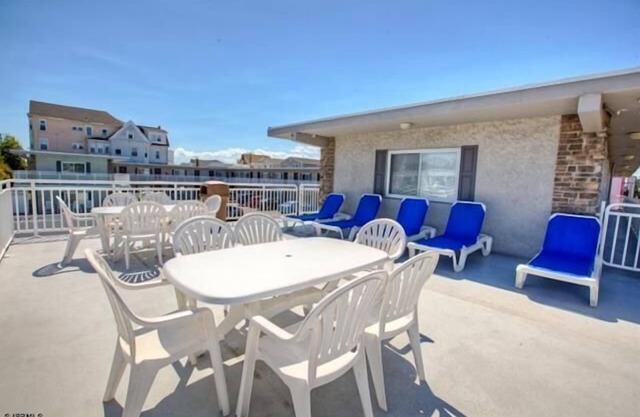 Beautiful efficiency located in the heart of Ocean City a block and a half away from the beach, boardwalk, and downtown shopping. Heated pool!