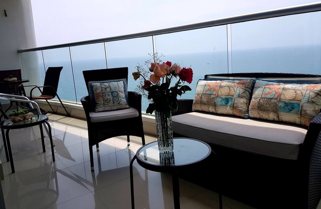 Beautiful family apartment in front of the sea