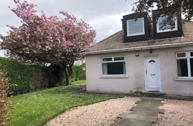 Beautiful family lodge close to Edin city centre, the Zoo & the airport