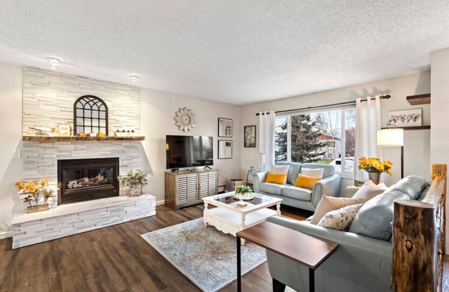 Beautiful Family Getaway w/Fireplace, Deck, Yard & Game Room