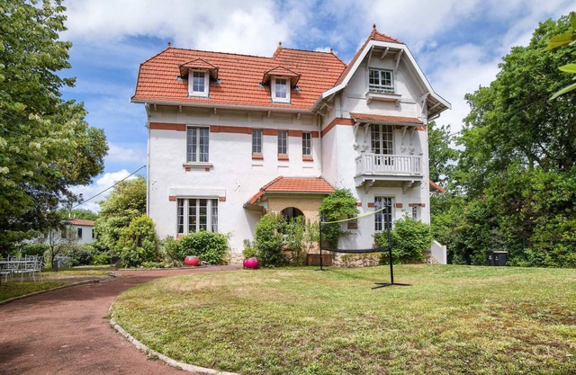 Beautiful family house with swimming pool