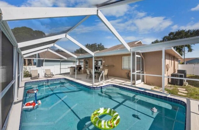 Beautiful Family Pool House Heated Pool