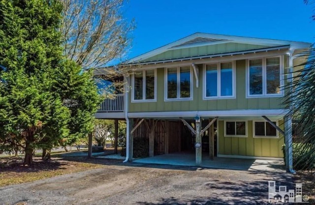 Beautiful Familyfriendly Cottage, paddle boards, bikes kayaks Golf Cart included