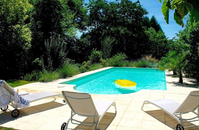 Beautiful private villa for 9 people with WIFI, hot tub, private pool, TV, patio and pets allowed
