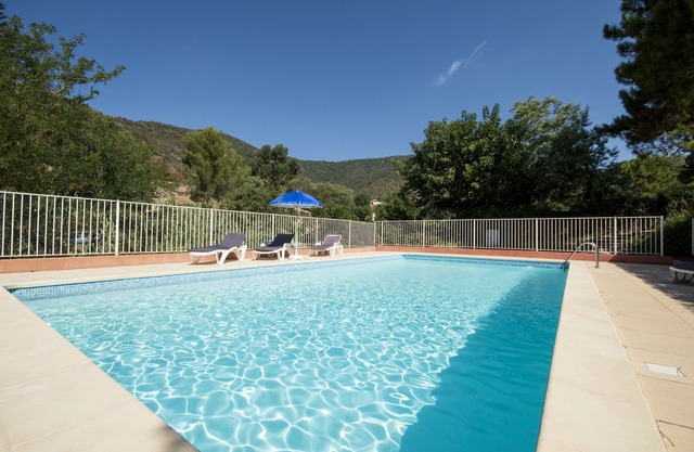 Beautiful Villa, Magnificent views and Pool, Ample parking,