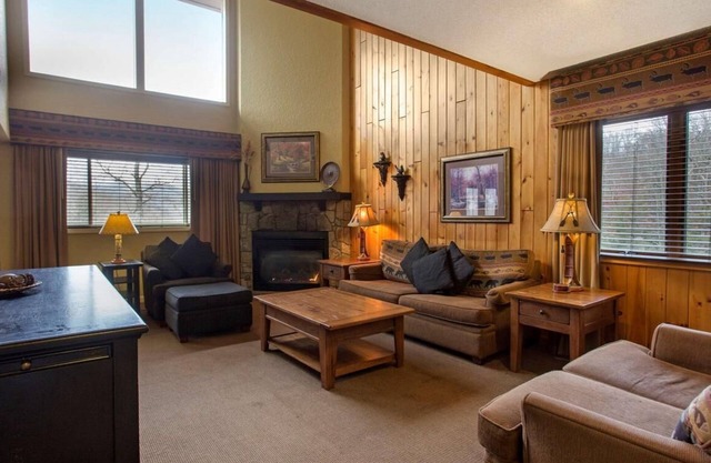 Beautiful fully Furnished 1 Bedroom Condo Blue Ridge Village