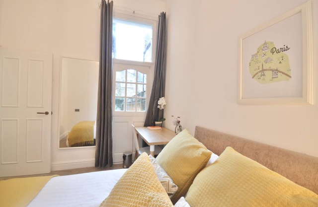 Beautiful Garden Flat near Chelsea