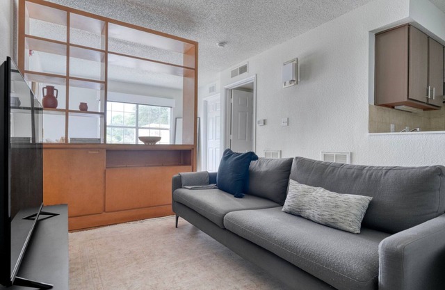Beautiful Gateway Studio w/Gym, Pool, nr Stadium, by Blueground