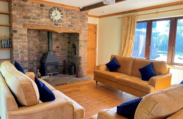 Beautiful 5BR House near Gretna Green with Garden | Pass the Keys