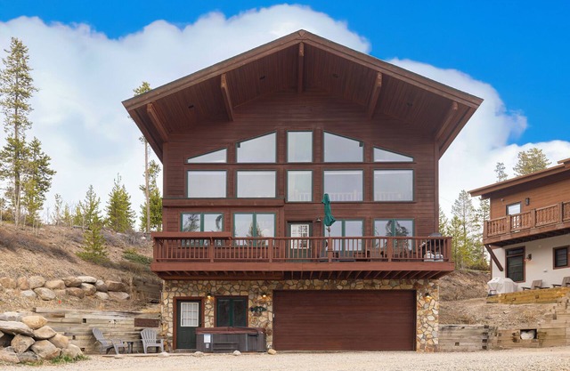 Beautiful Grand Lake year-round cabin, lake views, 2 minutes to town, 10 to RMNP
