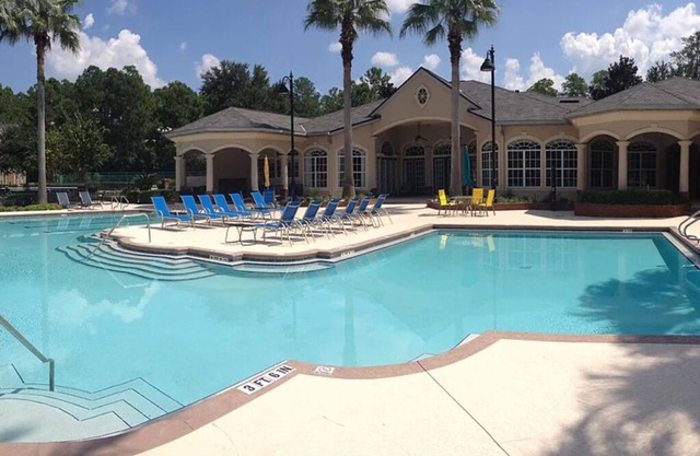 BEAUTIFUL GROUND FLOOR CONDO 10 MINUTES FROM BEAUTIFUL BEACHES