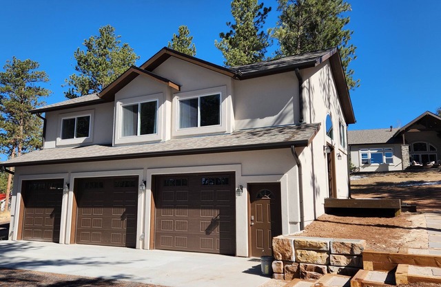 Beautiful guest house retreat 2 miles from downtown Woodland Park - Sleeps 4