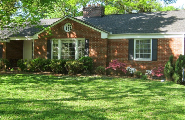 Beautiful Home In Best Neighborhood In Nashville!