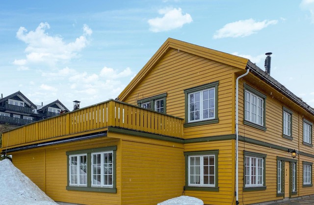 Beautiful home in Bjorli with WiFi