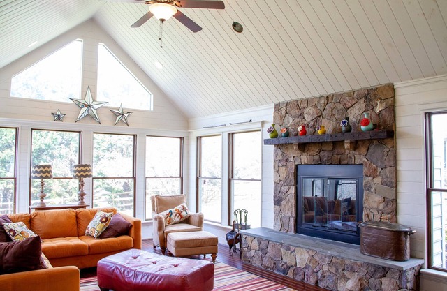 Beautiful Home in Crozet! Extended Stays Welcome! Nearby Vineyards!