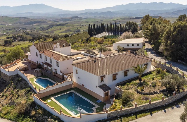 Beautiful home in Casarabonela with WiFi