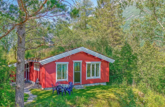 Beautiful home in Olden with sauna