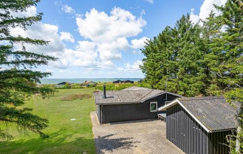 Beautiful Home In Spøttrup With Kitchen