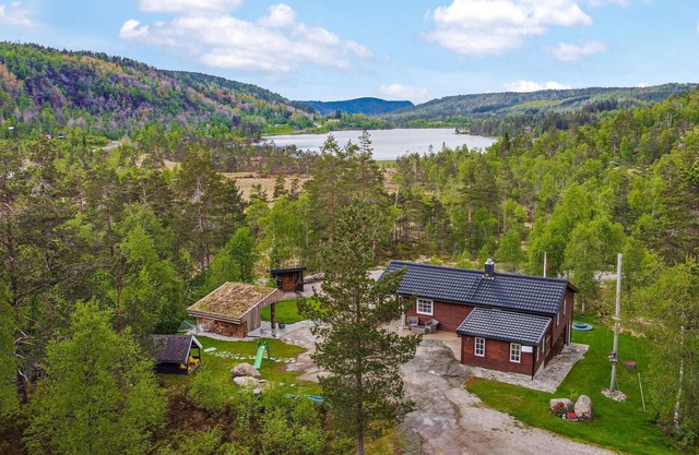 Beautiful home in Tingvatn