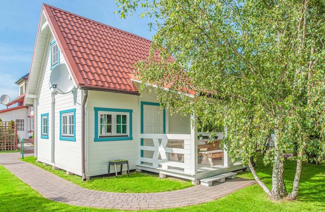 Beautiful home in Ustka with kitchen