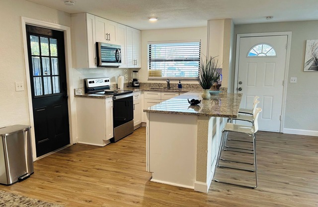 Beautiful home near Bush Garden, USF, and all that Tampa has to offer