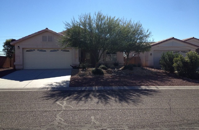 Beautiful Home Near River in Desert Lakes Golf Course Area