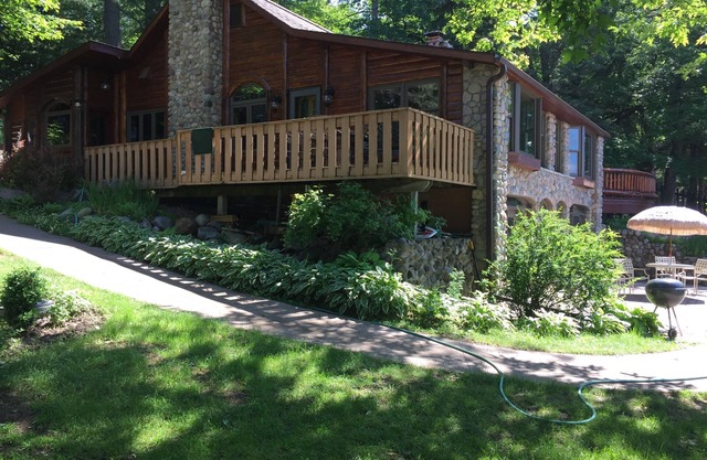 Beautiful Home on Lake Tomahawk. Weekly rental.