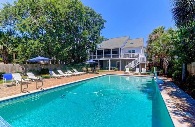 Beautiful home with a gorgeous saltwater pool, 1 block from the beach - 806 Carolina