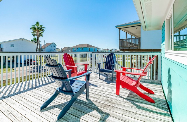 Beautiful Home with Partial Gulf View, WiFi, Enclosed Yard, & Community Pool