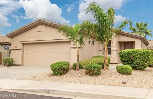 ~BEAUTIFUL HOME WITH POOL IN PRESTIGIOUS LITCHFIELD/PALM VALLEY