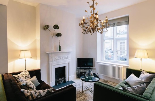Beautiful house, Cirencester centre, parking
