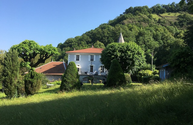 Beautiful house in the Chartreuse foothills with swimming pool
