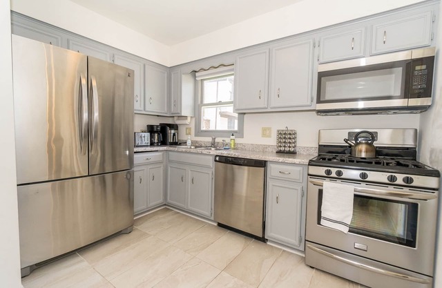 Beautiful House in Carol Stream near Downtown Chicago