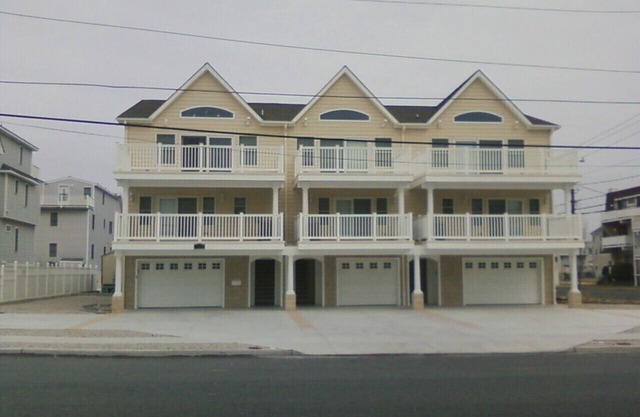 Beautiful House.Perfect Location. 3 night minimum for August 17-31